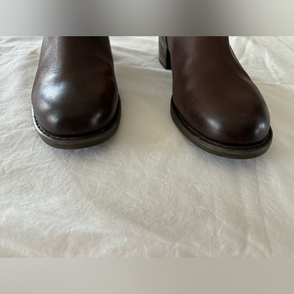 Tara M. Women size 8 1/2 leather shooties/ short booties - Picture 9 of 10